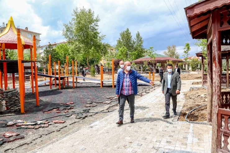 Meram’da Parklar Güzel Günler İçin Hazırlanıyor