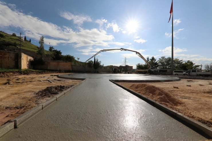 Büyükşehir Belediyesinden 250 Kişilik Amfi Ve Spor Alanı