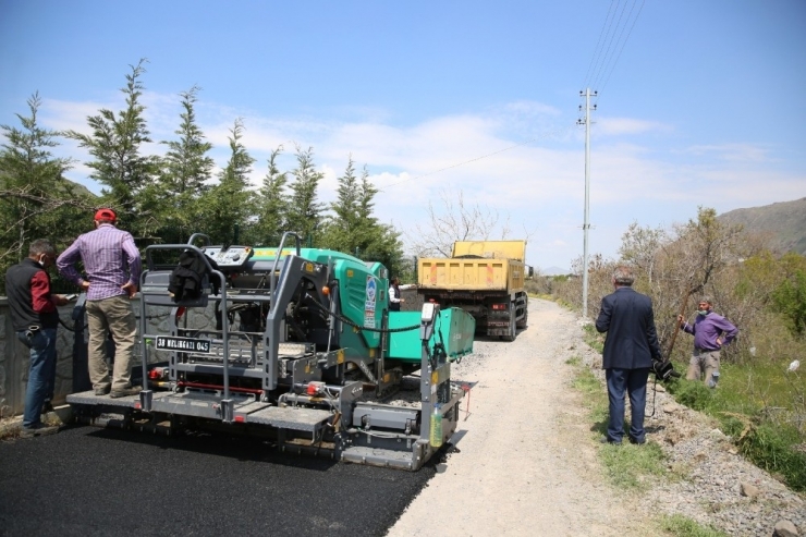 Melikgazi Eğribucak’ta 5 Sokakta Çalışma Yaptı