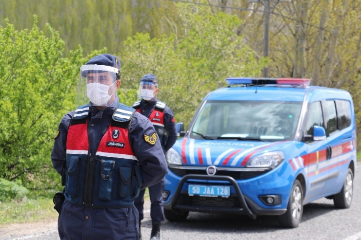 Cenaze Namazı Kılınan Köyde Karantina Devam Ediyor