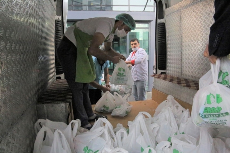 Bilgin’den Sağlık Çalışanlarına Jest