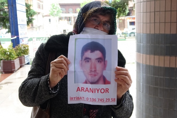 Sokak Sokak Gezip Engelli Oğlunu Arıyor