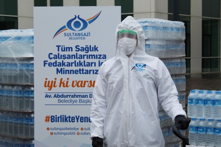 Sultangazi’den Sağlık Çalışanlarına Kolonya Ve İçme Suyu Desteği