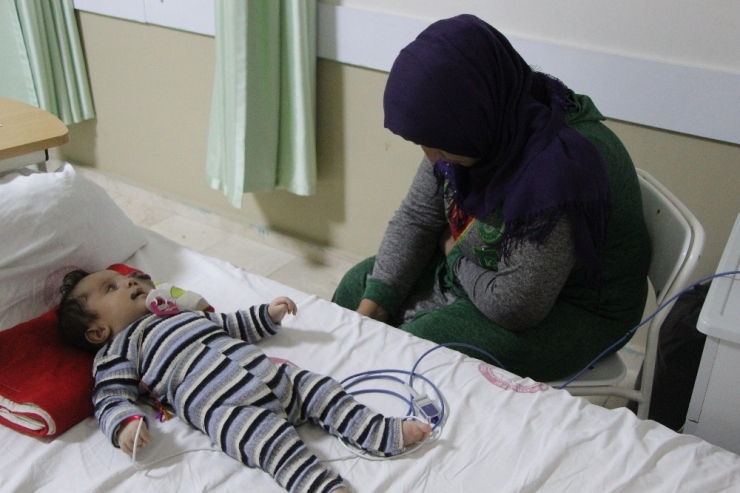 Suriyeli Yusuf Bebek Türkiye’de Tedavi Ediliyor