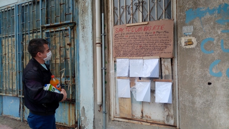 Kapıya Astığı Yazıya Şaşıp Kaldılar, Kimse Anlayamadı
