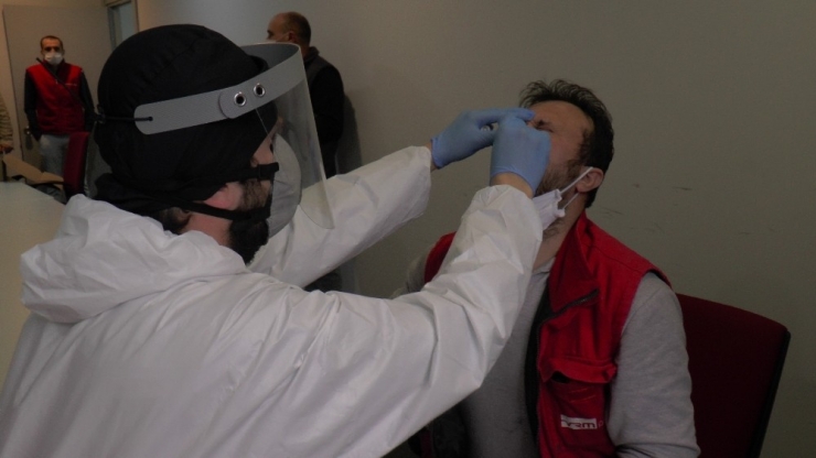 Kocaeli’de İşçilere Korona Virüs Taraması Yapılıyor