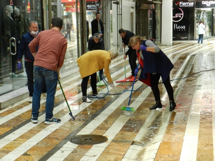 Kosova’da Normalleşme Süreci Başladı, İş Yerleri Yeniden Açıldı