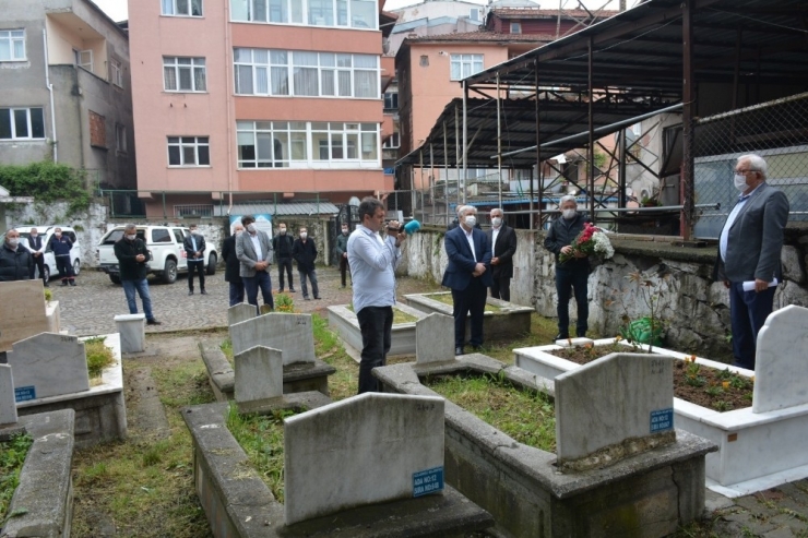 Posbıyık, Oral’ın Vefatının 8’inci Yılını Mezarı Başında Andı