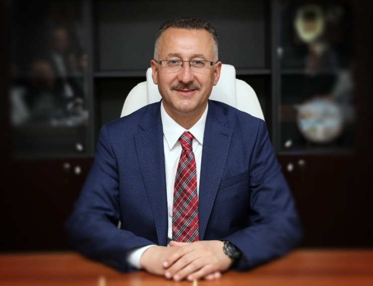 Başkan Işıksu Berber Ve Kuaförlerin Dezenfektesini Yaptıracak