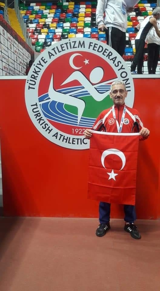 42 Yıllık Milli Atlet Madalyasını Kimsesiz Çocuklar İçin Satıyor