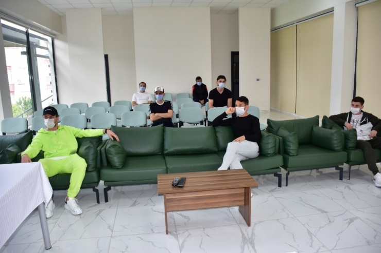 Manisa Fk Perşembe Günü Topbaşı Yapıyor