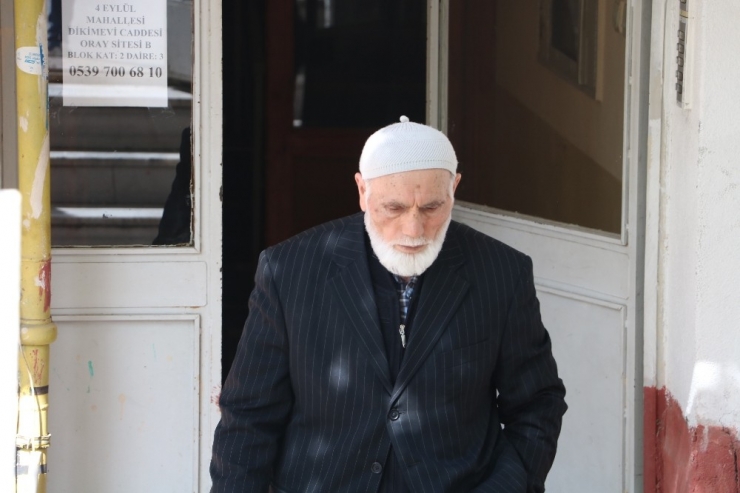 Kendini Jandarma Komutanı Olarak Tanıtan Şahıs, Yaşlı Adamı Dolandırdı