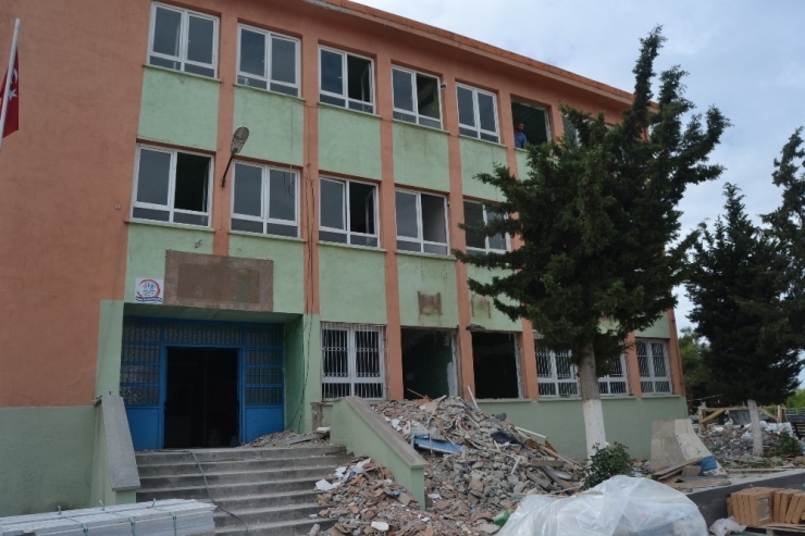 İnşaat İşçilerinin Zorlu Mesaisi İftar Sofrasında Son Buluyor