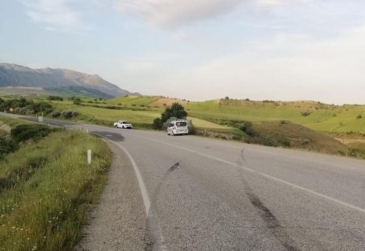 Kahta’da Otomobil Şarampole Yuvarlandı