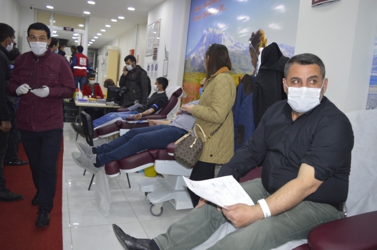 Ağrı Belediyesi’nden Kızılay’a Kan Desteği