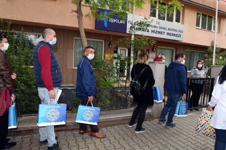 Büyükşehirden Ankaralılara Ücretsiz Maske Dağıtımı