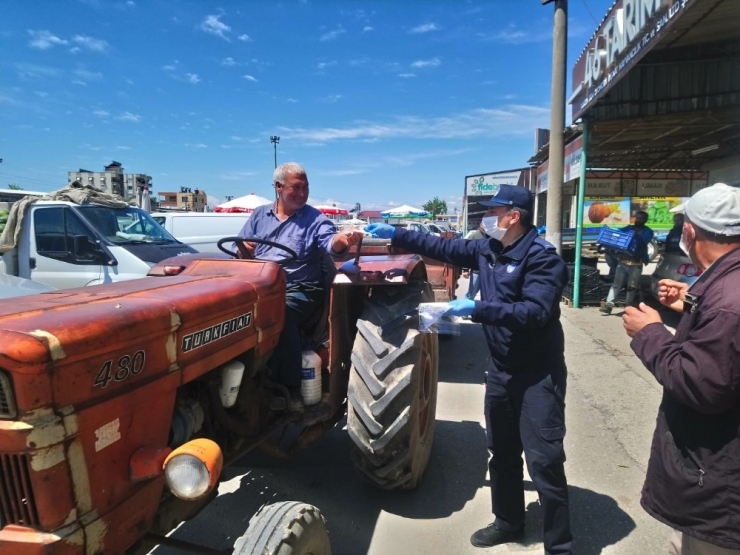 Çandır Hali’nde Üreticiye Ücretsiz Maske Dağıtıldı