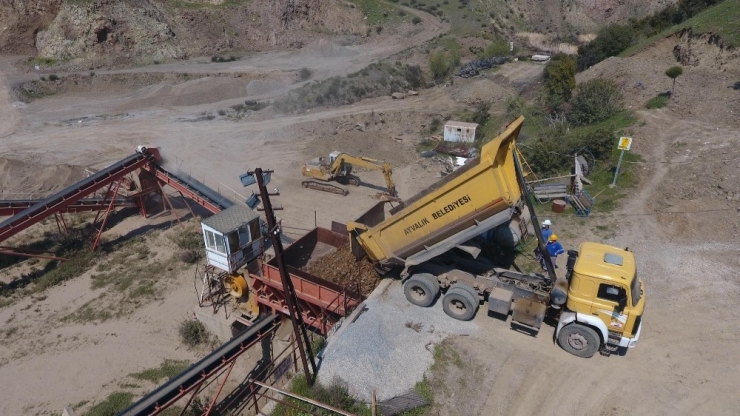 Ayvalık’ta Taş Ocağı 5 Yıl Sonra Yeniden Faaliyete Geçirildi