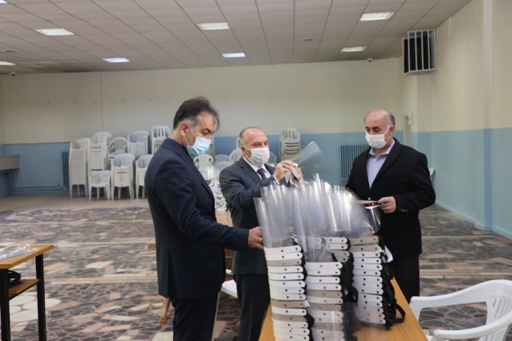 Vali Çağatay Maske Üretimini İnceledi