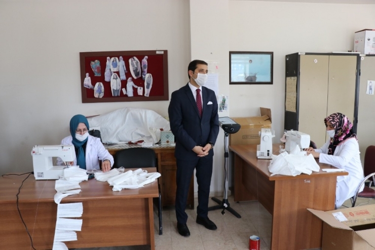 Gönüllü Usta Öğreticiler Ve Kadınlar Günde Bin 500 Maske Üretiyor