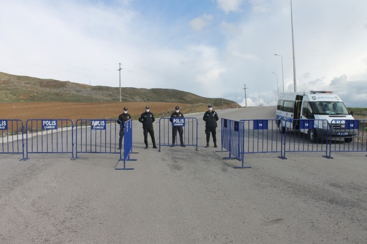 Vaka Sayısı Artınca Mahalle Karantinaya Alındı