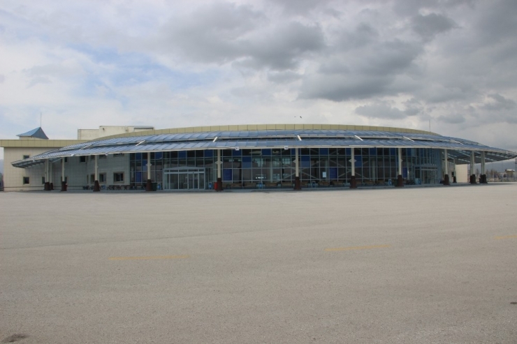 Seyahat Kısıtlamasının Kaldırılmasına Rağmen Otogar Bomboş Kaldı