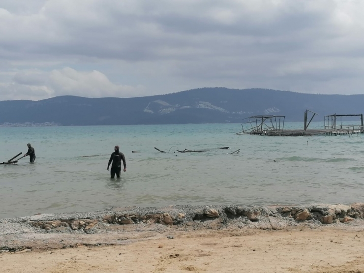 Didim’de Denizdeki Kaçak Yapıların Sonuncusu Da Yıkıldı
