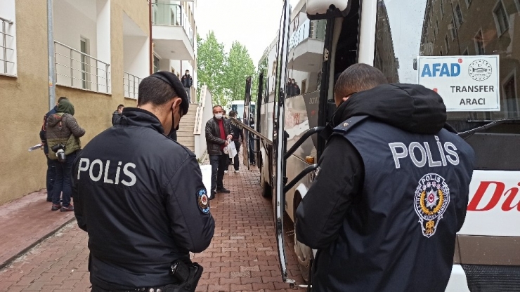 Karantina Yurdundan Uğurlandılar