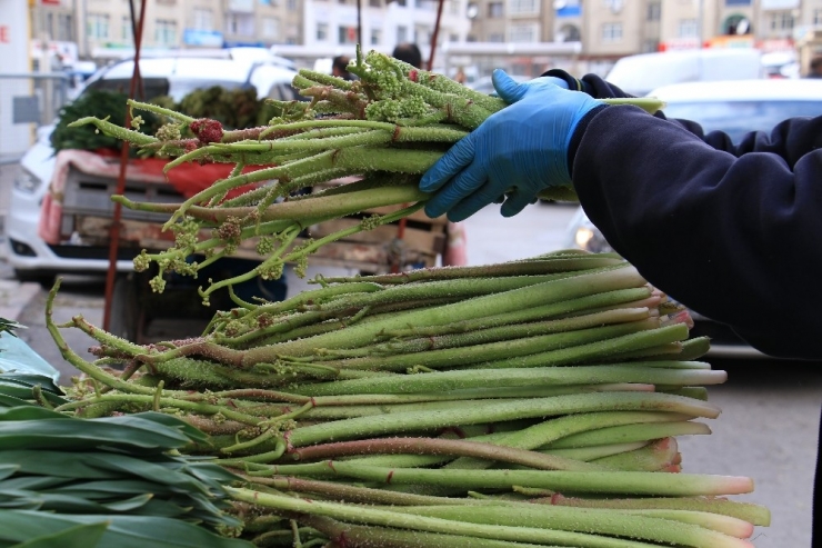 Elazığ’da Vefa Ekibi Badem Şekeri Ve Işkınla Gönüllere Dokundu