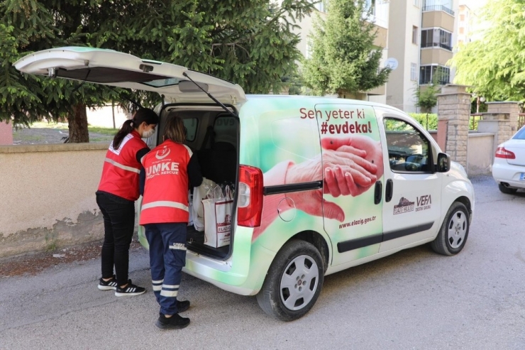 Elazığ’da Vefa Ekibi Badem Şekeri Ve Işkınla Gönüllere Dokundu