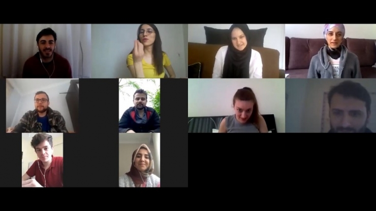 Evde Kalmak Eğitime Engel Olmadı