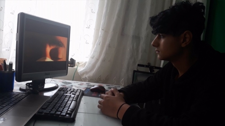 18 Yaşındaki Gençten Kısa Filmli Korona Virüs Mesajı