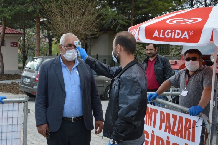 Havza Belediyesi Pazar Yerlerinde Maske Dağıtımına Devam Etti
