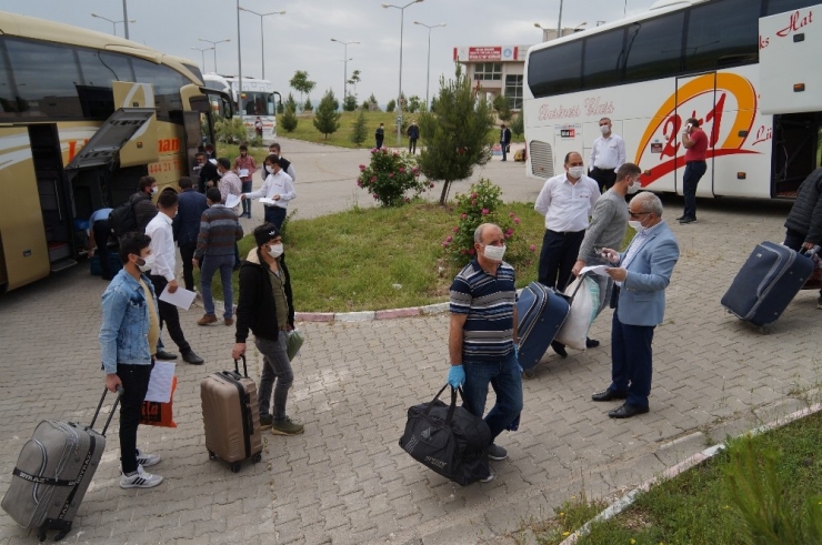 Irak’tan Batman’da Getirilen 285 Vatandaş, Karantina Süresinin Dolmasının Ardından Evlerine Uğurlandı