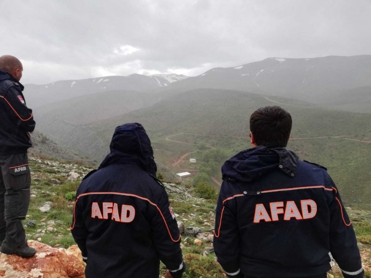 Mantar Toplarken Kayalıklardan Düştü