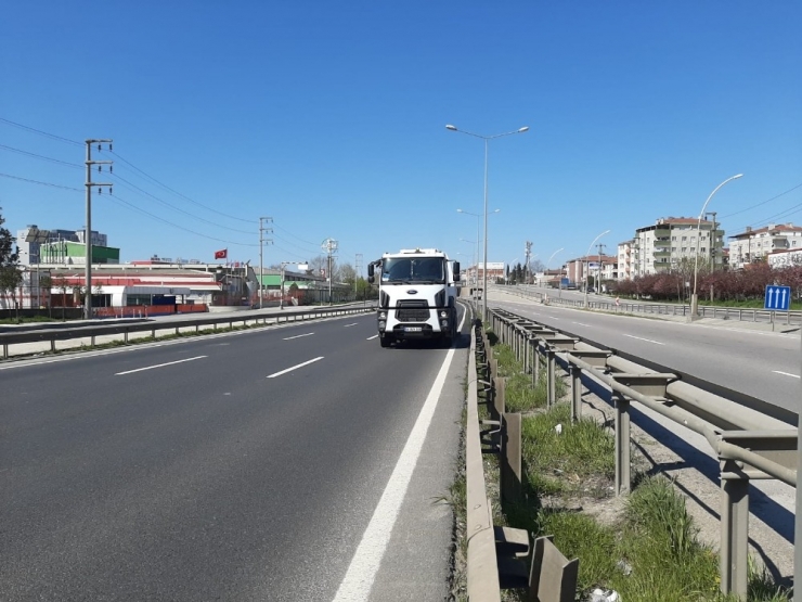 Kocaeli’de Yollar Düzenli Olarak Temizleniyor