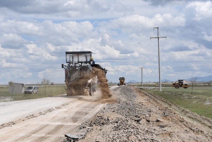 Konya Büyükşehir Mahalle Yollarında Hummalı Çalışmalarını Sürdürüyor