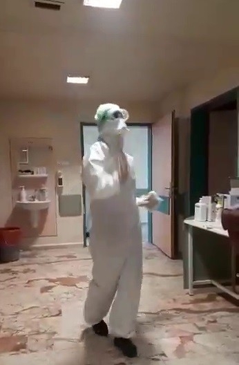 Korona Nedeniyle Yoğun Bakımda Hasta Kalmayınca Sağlıkçılar Böyle Sevindi