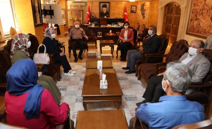 Mardin’de 47 Üretici Kadına İpek Böceği Kozaları Dağıtıldı