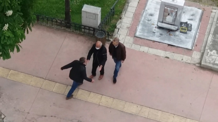 Gündüz Vakti Alkol Alan Şahıs Yoldan Geçenlere Saldırdı