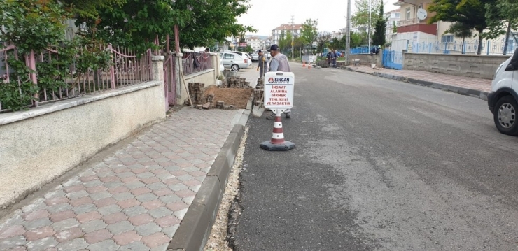 Sincan’da Kaldırımlara Bakım