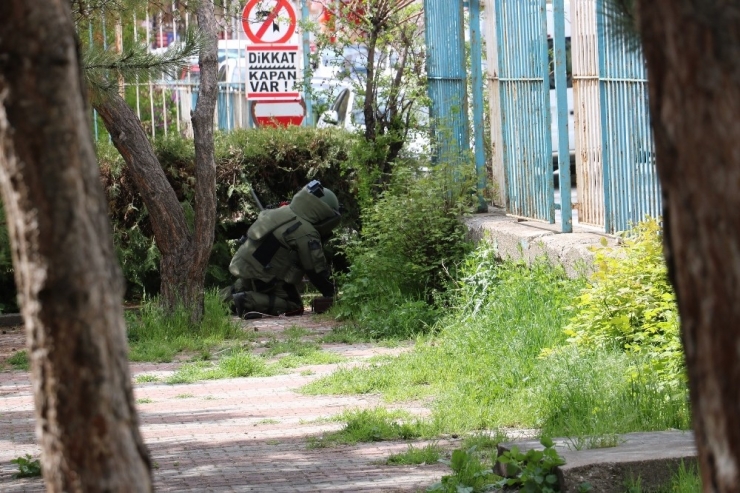 Hastane Bahçesinde Bond Çanta Alarmı