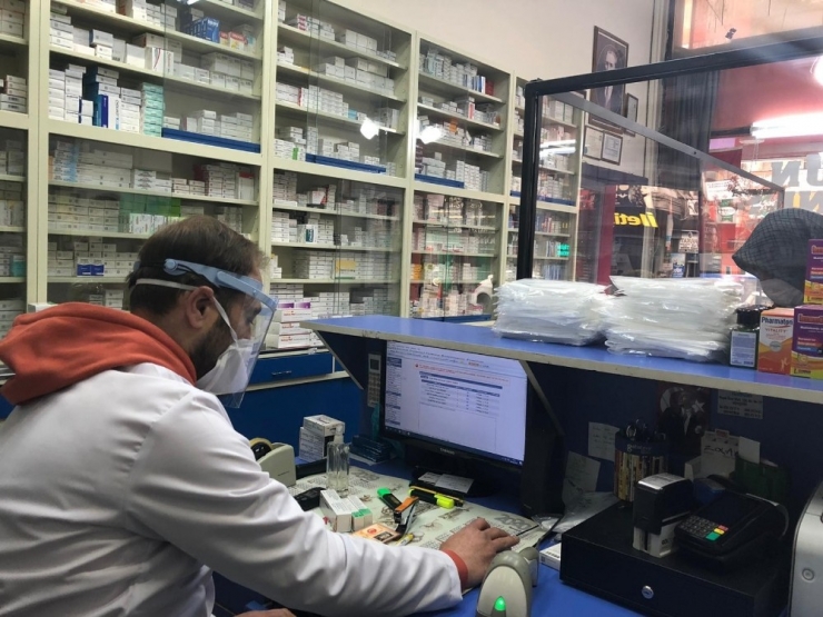 Nevşehir’de Eczaneler 459 Bin Maske Dağıttı