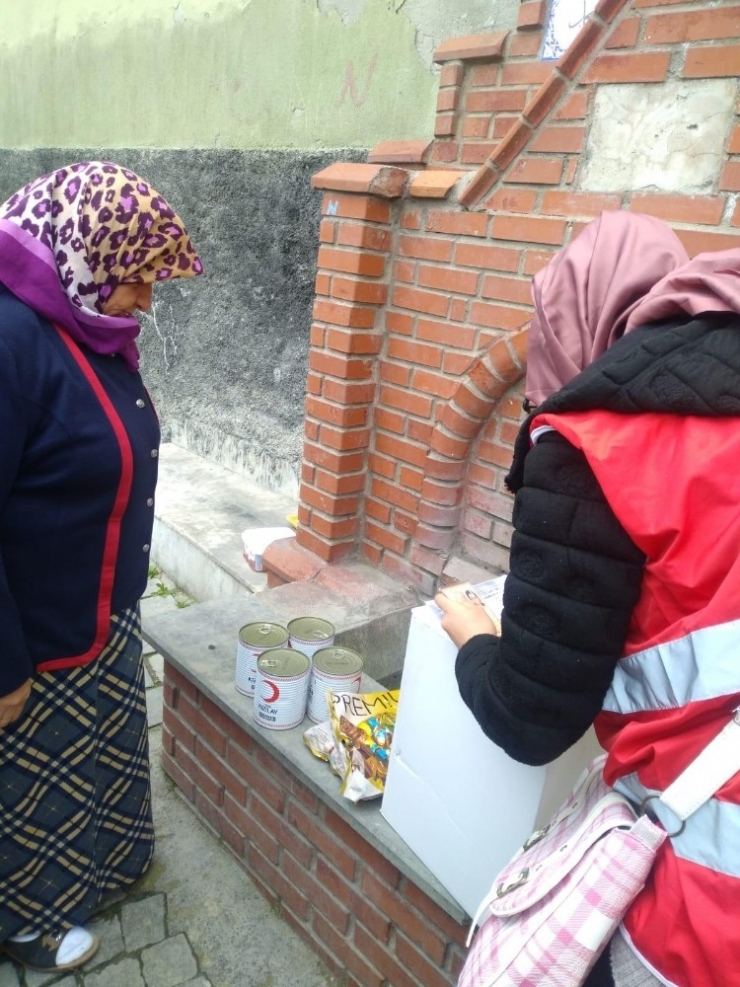 Kızılay Yardımlarını Sürdürüyor