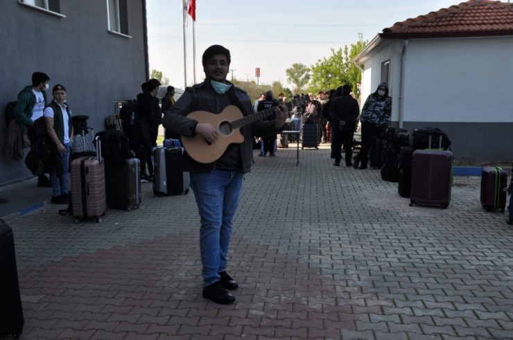Tahliye Sonrası Çifte Kutlama