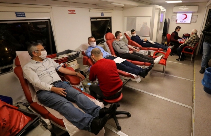 Başkan Işıksu Kan Verdi Bağış Çağrısı Yaptı