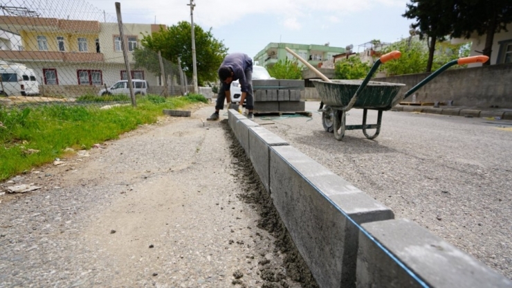 Yeni Mahallede Kaldırım Çalışması