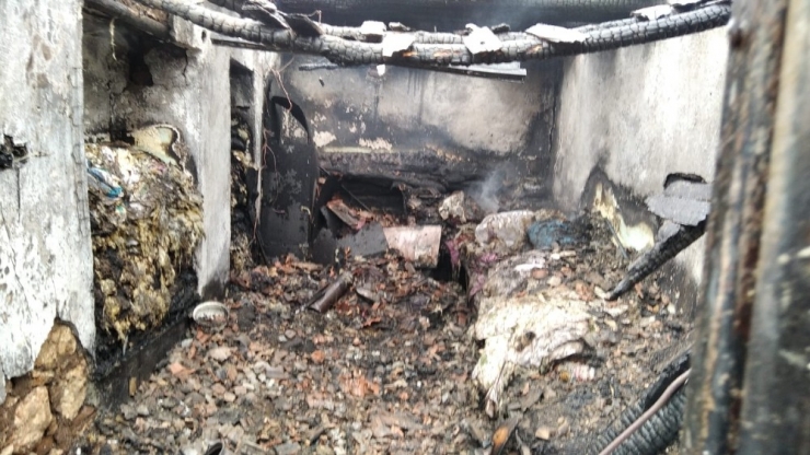 Yangında Ev Küle Döndü