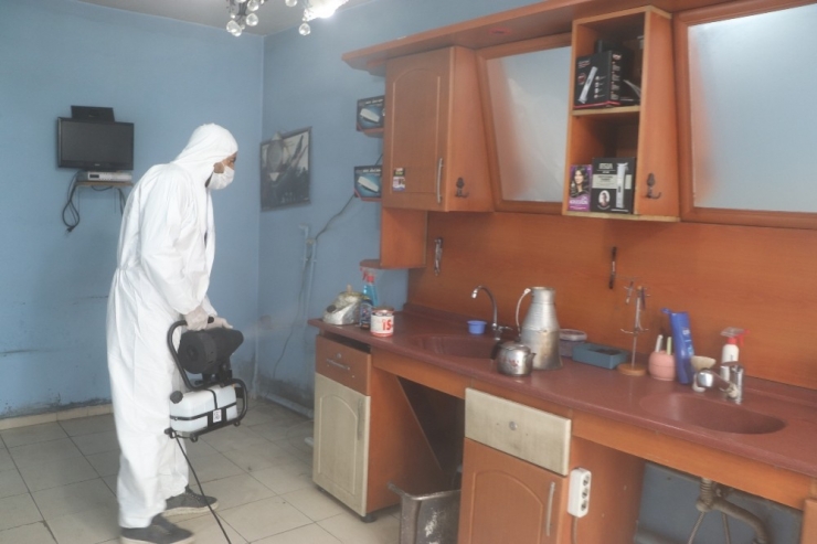 Ağrı’da Berber Ve Kuaförler Dezenfekte Edildi