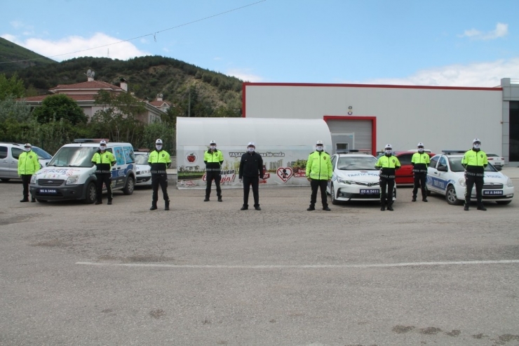 Amasya Emniyetten Sürücü Ve Yolculara Sosyal Mesajlı Maske